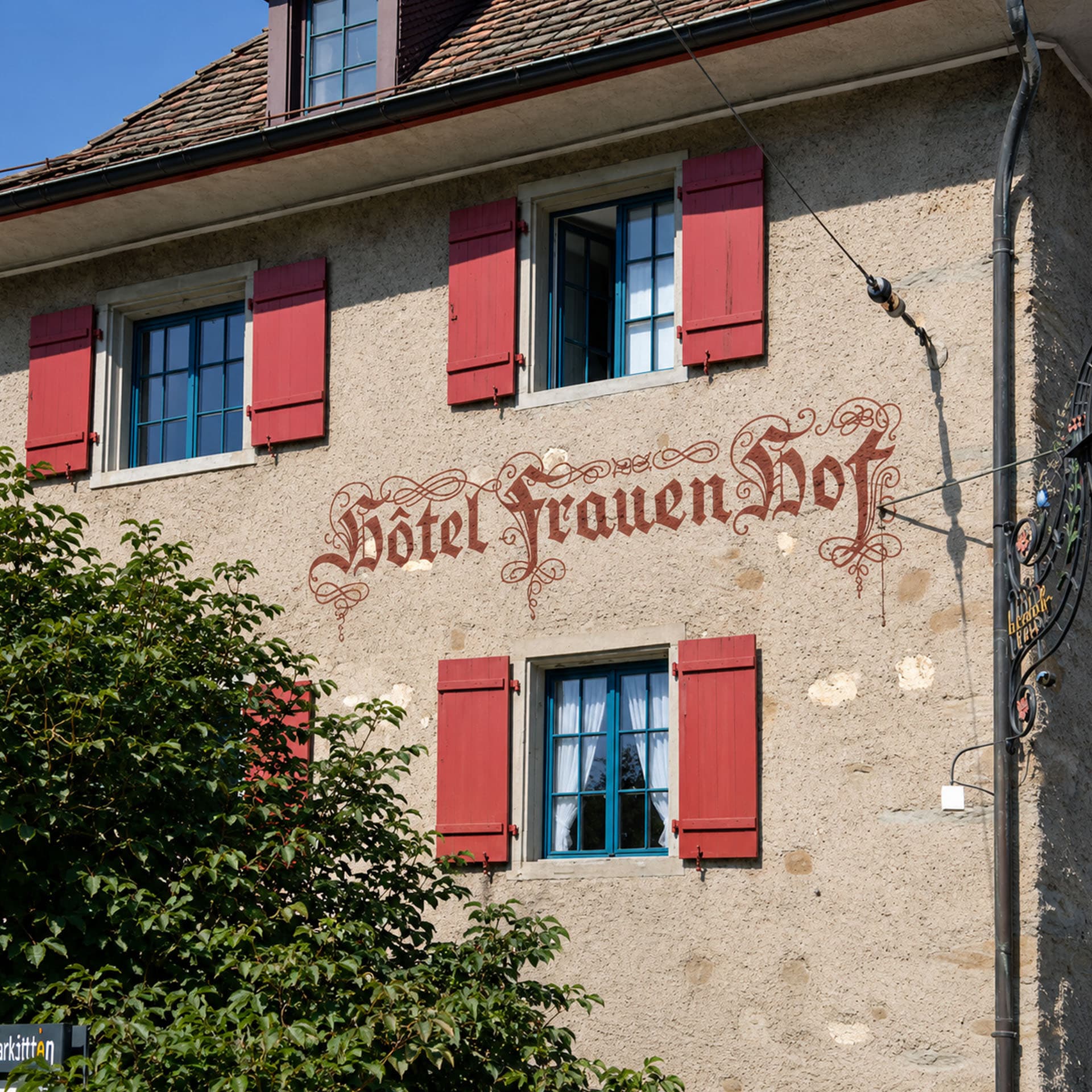 Neue Fensterläden für Altbausanierung